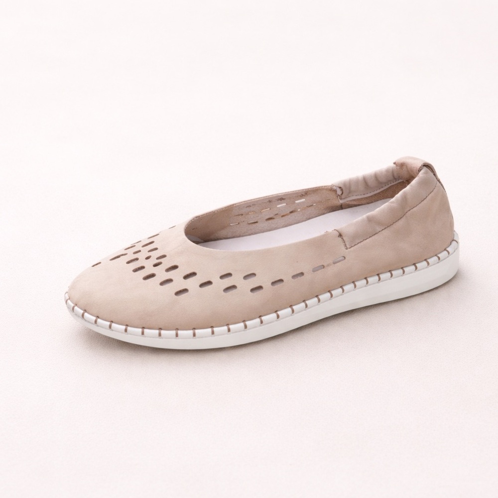 Bernie Mev Beige Perforated Slip-On Flats Comfort Stretch Lightweight New In Box